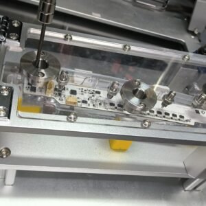 Fixture for screwing in car headlights